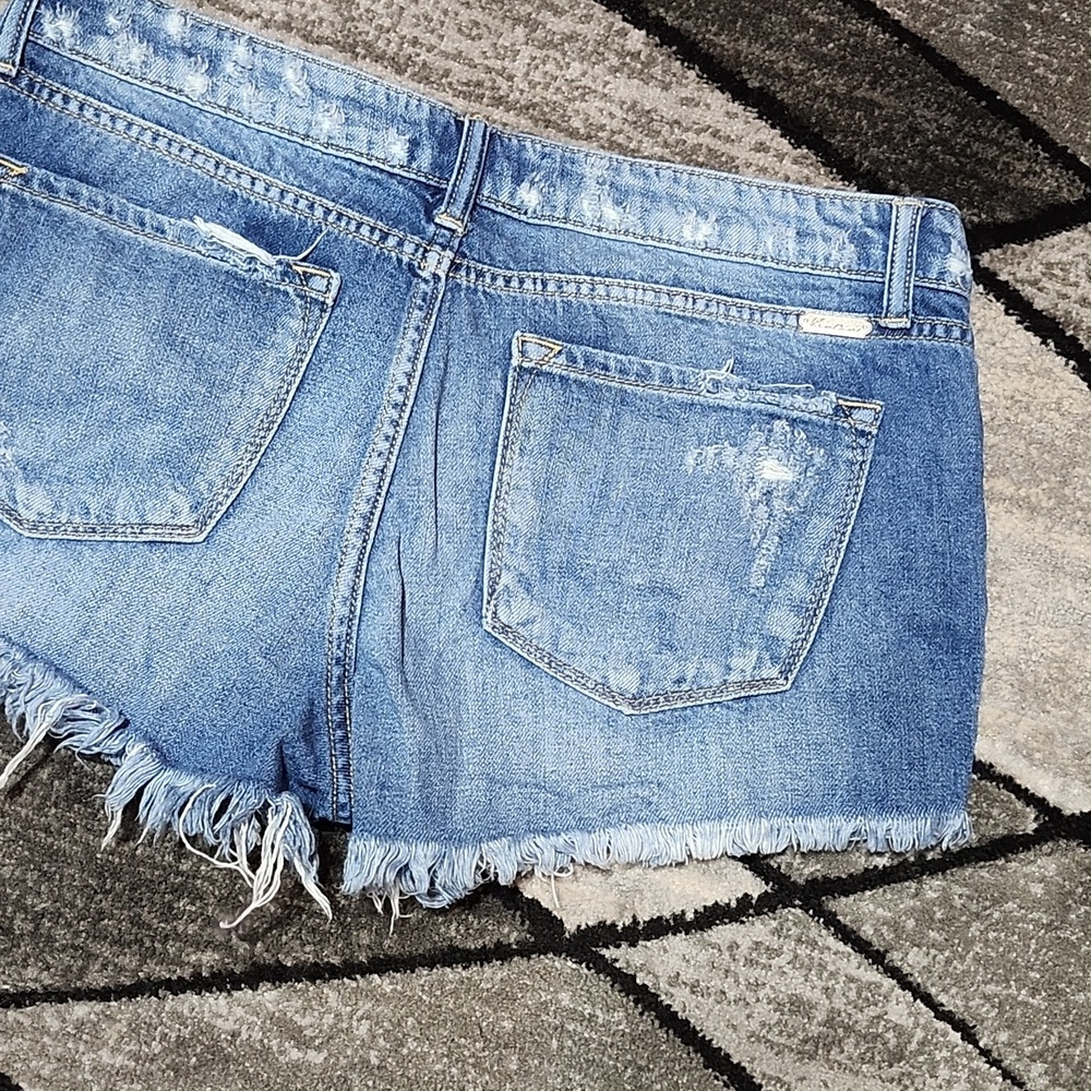 KANCAN LOS ANGELES DISTRESSED RAW-EDGE ZIP-FLY DENIM JEAN SHORTS - Picture 9 of 12
